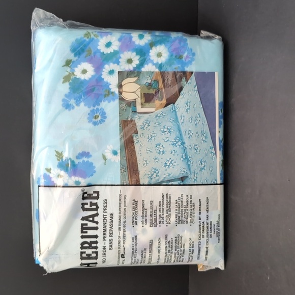 VGT, Heritage Blue Floral Muslin Queen Flat Sheet. - Picture 4 of 7